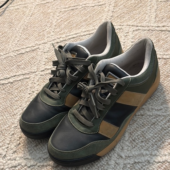 Sean Carter Sneakers - Picture 1 of 3